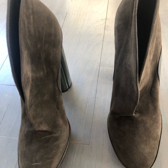 Ferragamo Volterra Suede Booties Size 9 - Picture 4 of 7